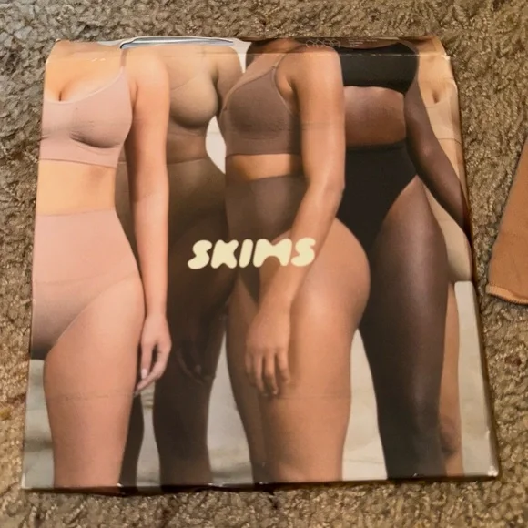 SKIMS Tan Core Control Thong size S/M New In Box - Picture 2 of 7